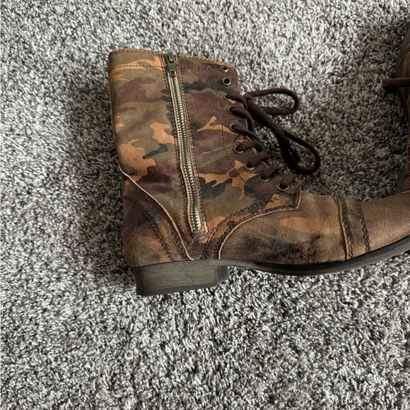 Steve Madden camo boots - Picture 5 of 5